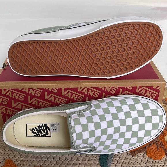 Vans Men’s Classic Slip-On Color Theory Checkerboard
VN000BVZCJL
Sneakers - Picture 14 of 16